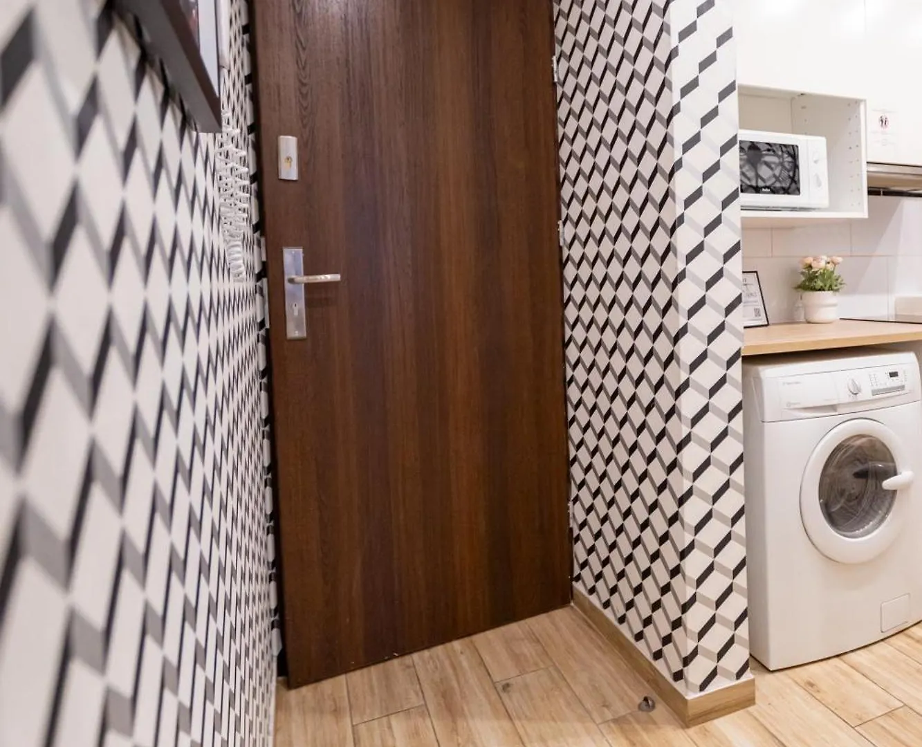 Unitapartament Short Rent Apartment In Warsaw By Metro Station Rondo Onz Apart With 3Bedrooms 22