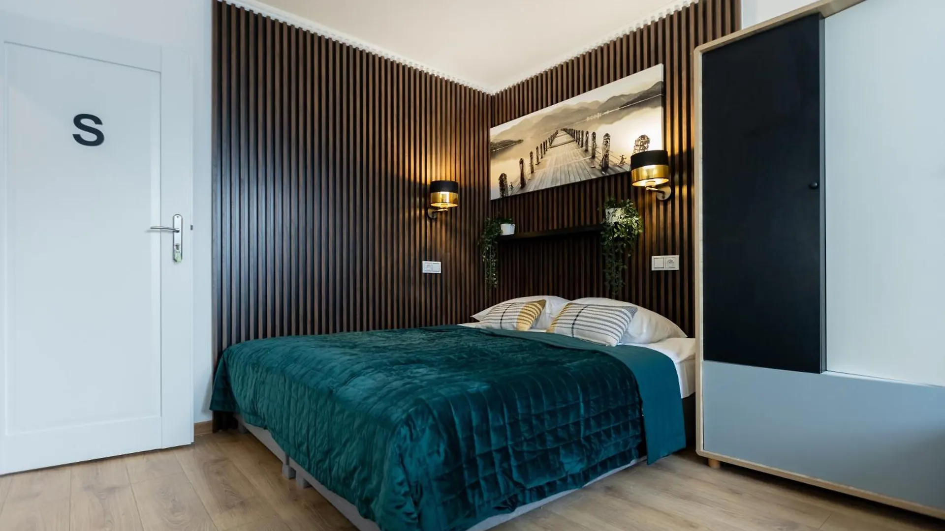 Unitapartament Short Rent Apartment In Warsaw By Metro Station Rondo Onz Apart With 3Bedrooms 22
