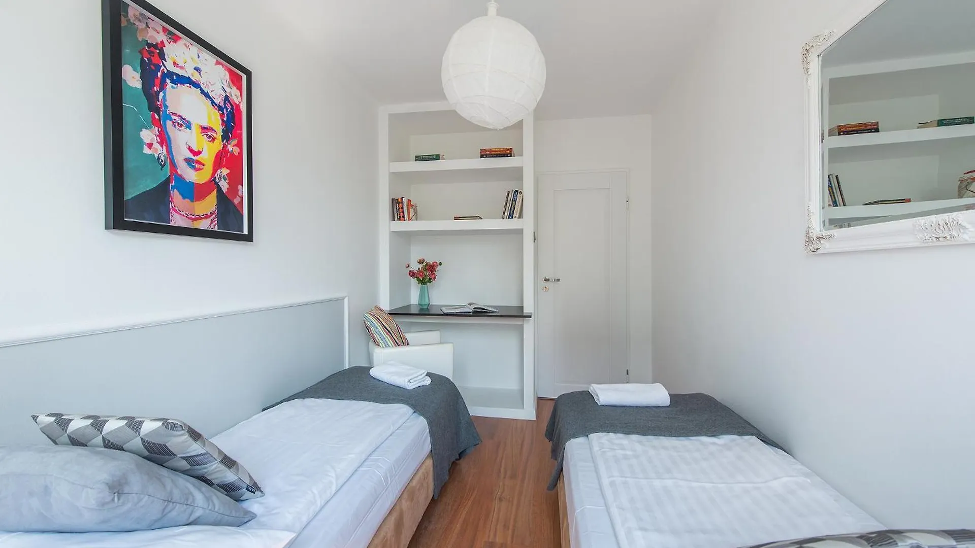 Unitapartament Short Rent Apartment In Warsaw By Metro Station Rondo Onz Apart With 3Bedrooms 22