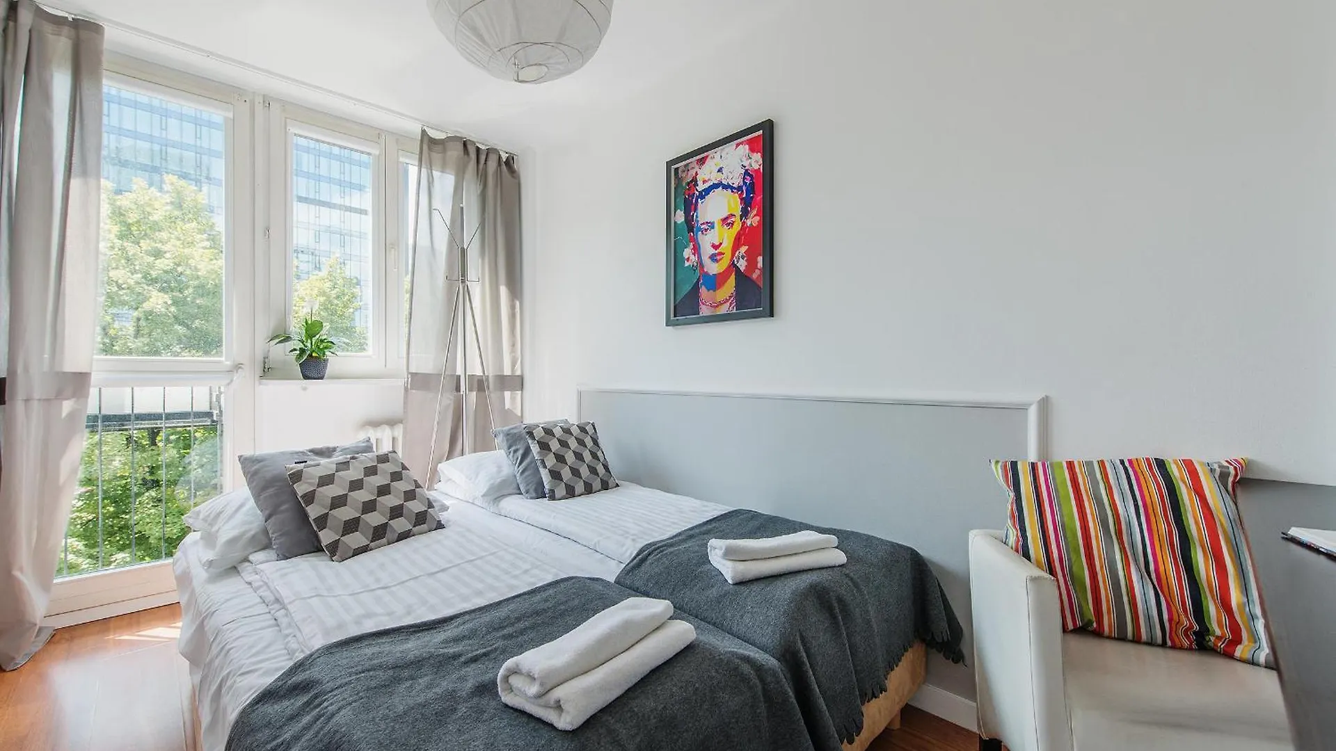 Unitapartament Short Rent Apartment In Warsaw By Metro Station Rondo Onz Apart With 3Bedrooms 22